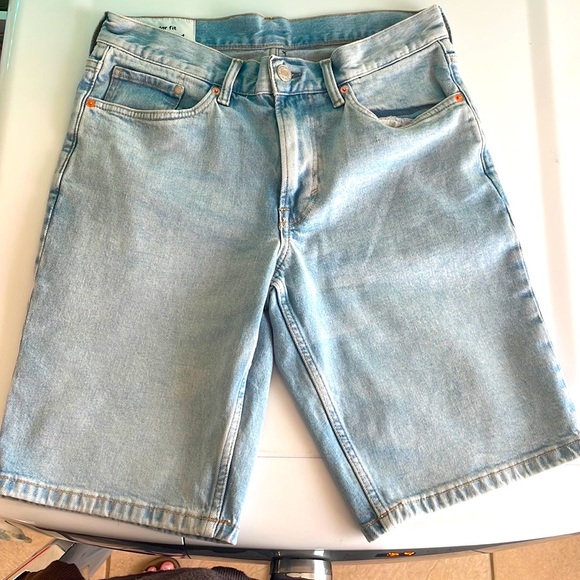 H&M Regular Fit Coupe Standard Jean Shorts - Picture 3 of 4